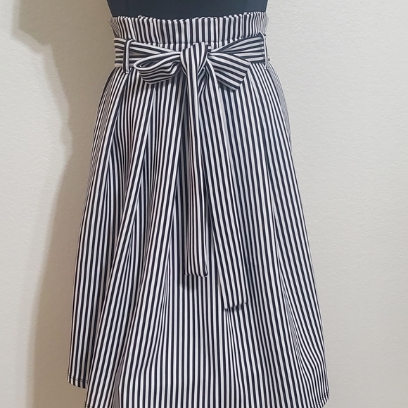 Haute Monde Skirt/ Size M/ black and white - Picture 2 of 9